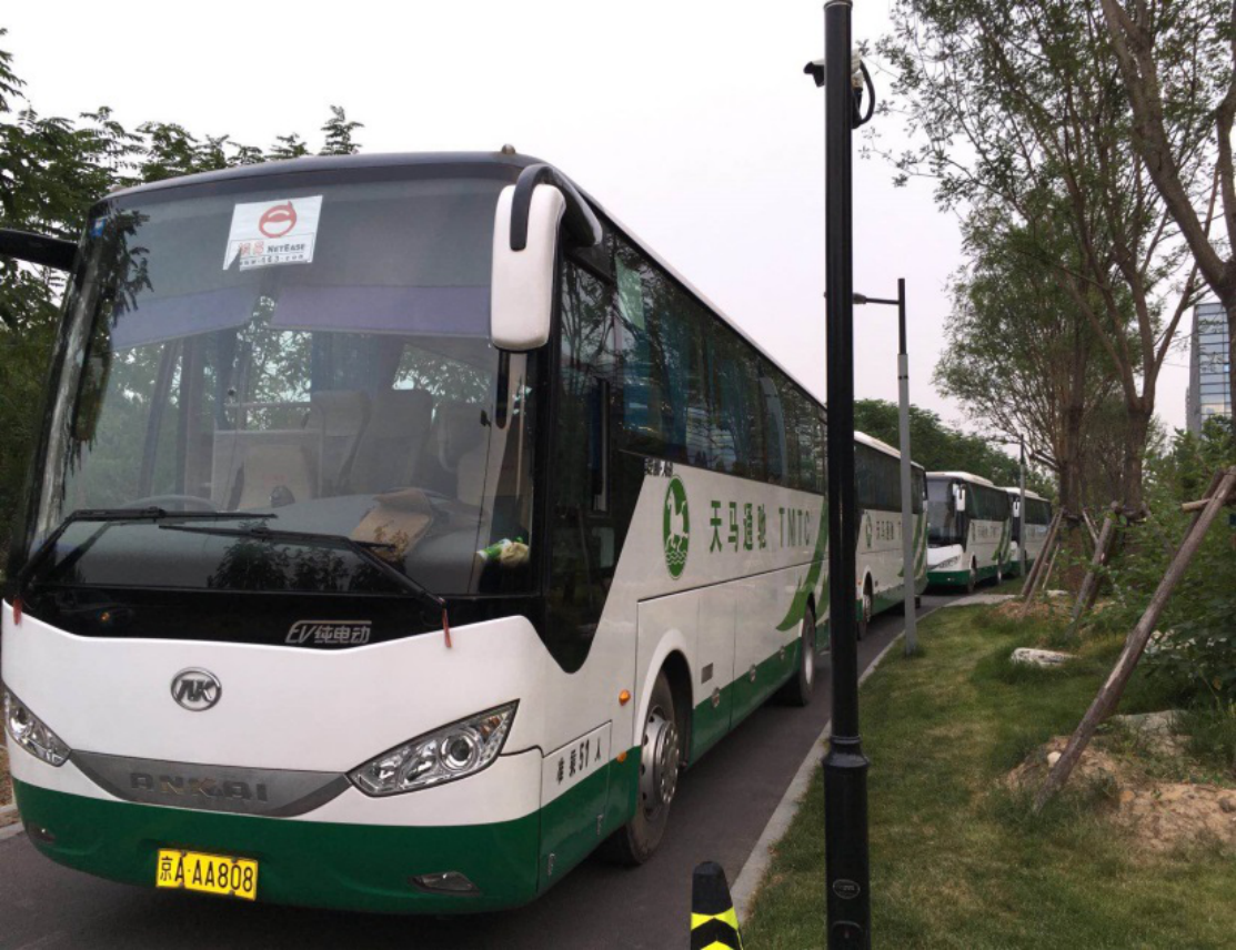 网易班车于2016年1月1日正式开始运营,天马通驰公司共投入22台客车.